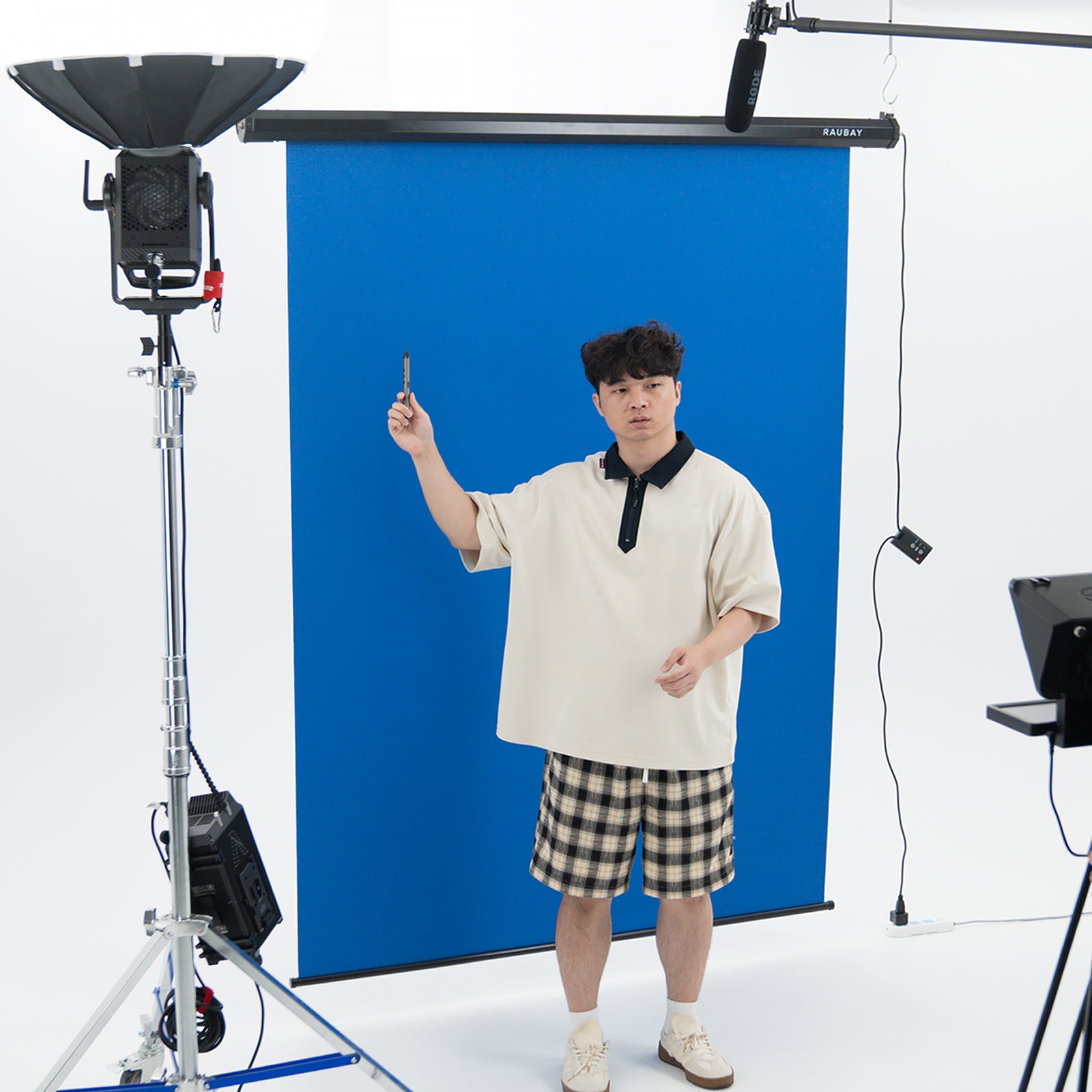 5′ x 7.2′ Motorized Pull Down Blue Screen