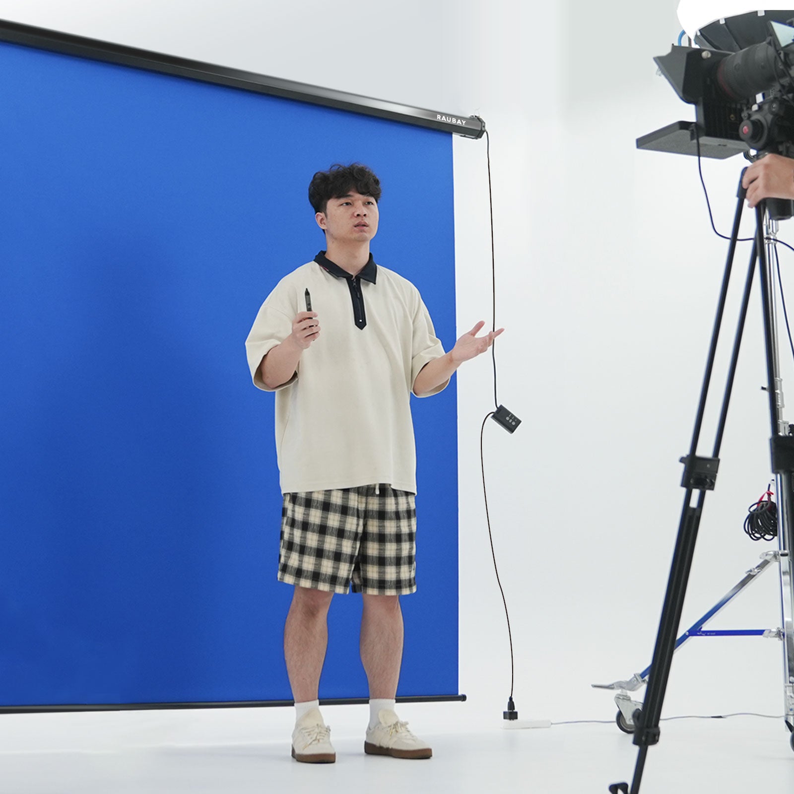 6.7′ x 7.2′ Motorized Pull Down Blue Screen