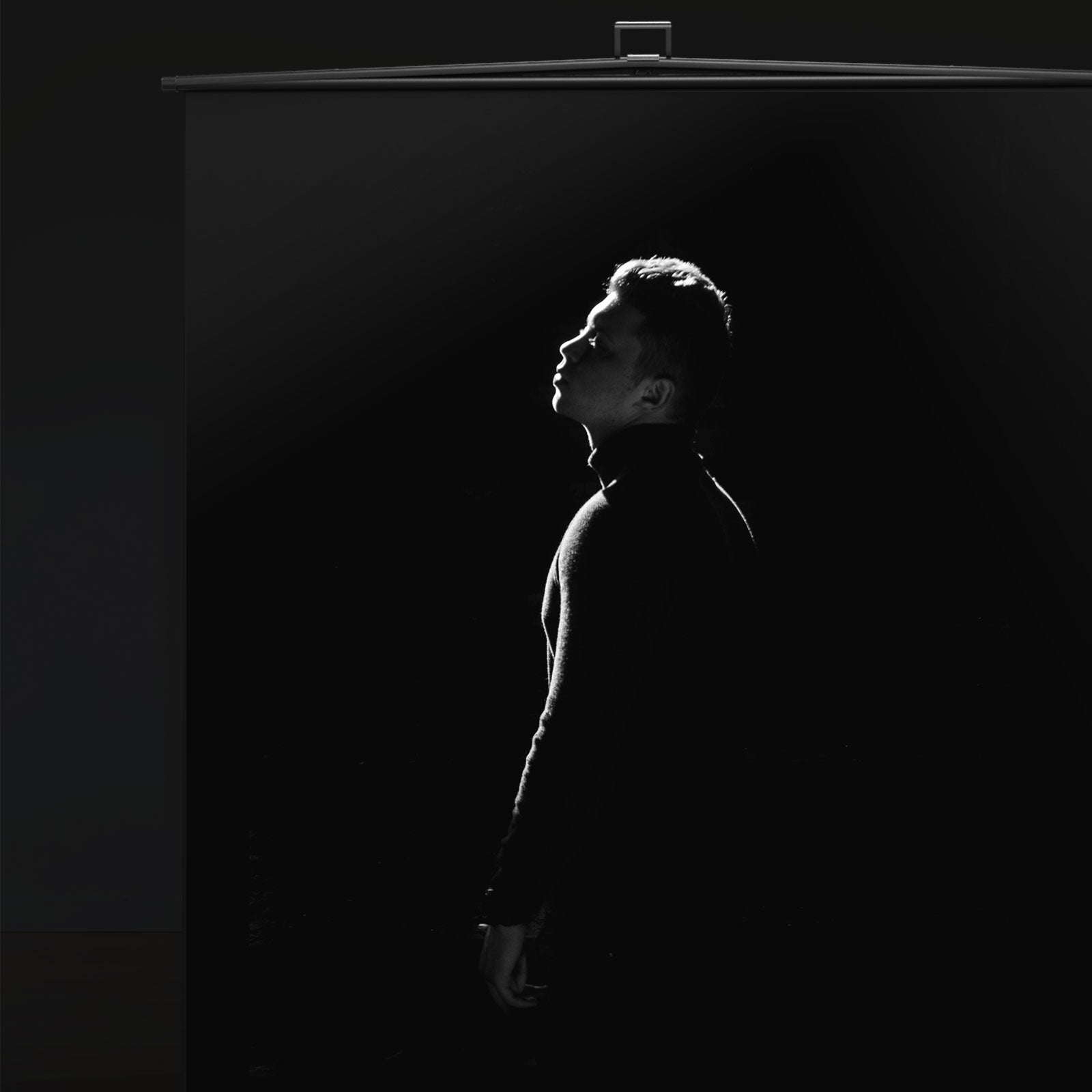 5′ x 6.9′ Collapsible Black Screen